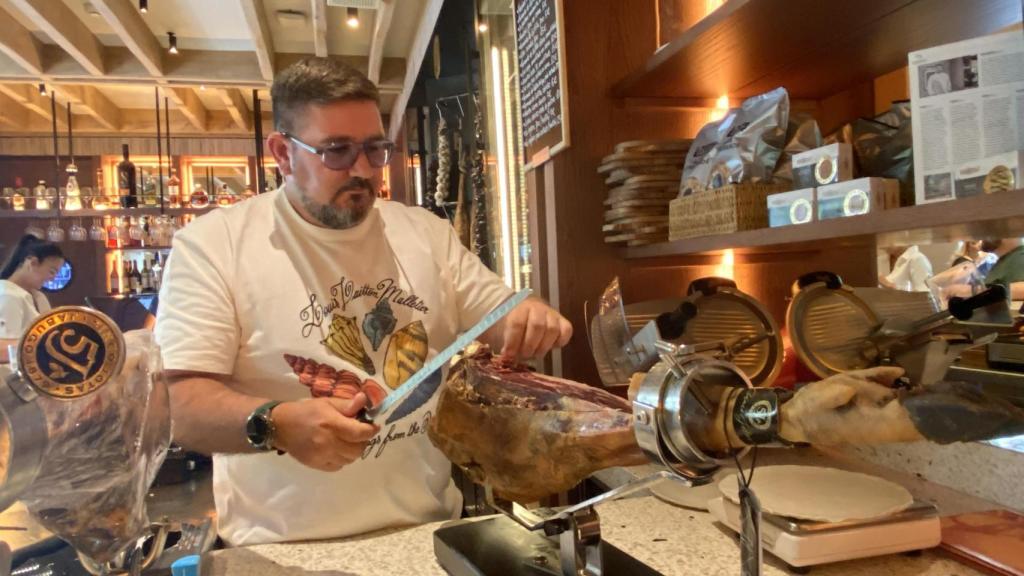 El arte de cortar el jamón de Dani García.