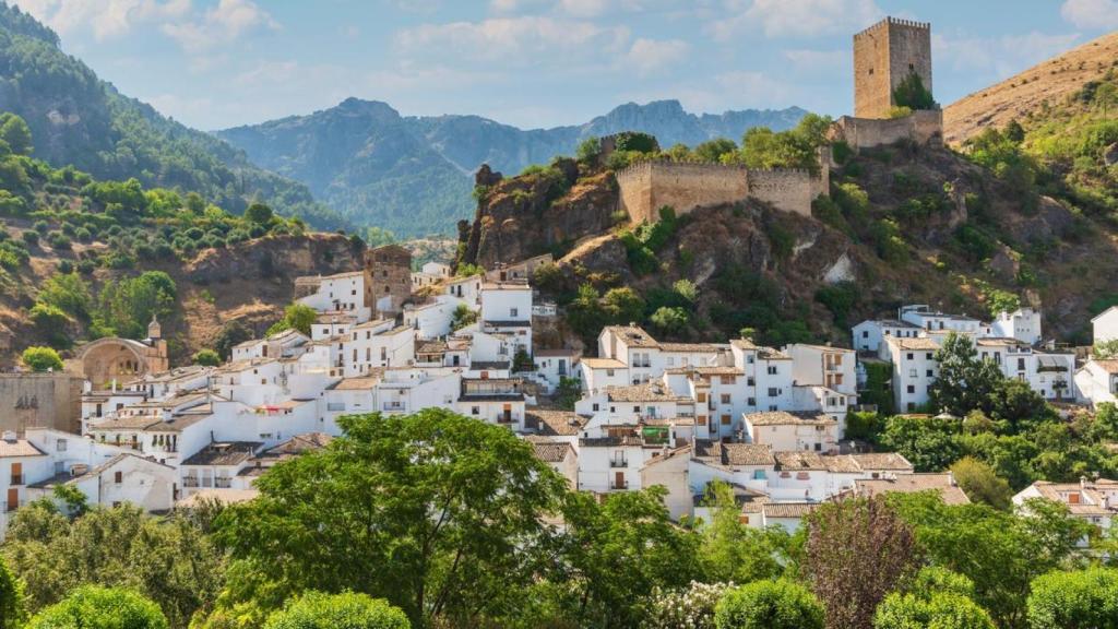 El pueblo de Cazorla y su castillo de la Yedra
