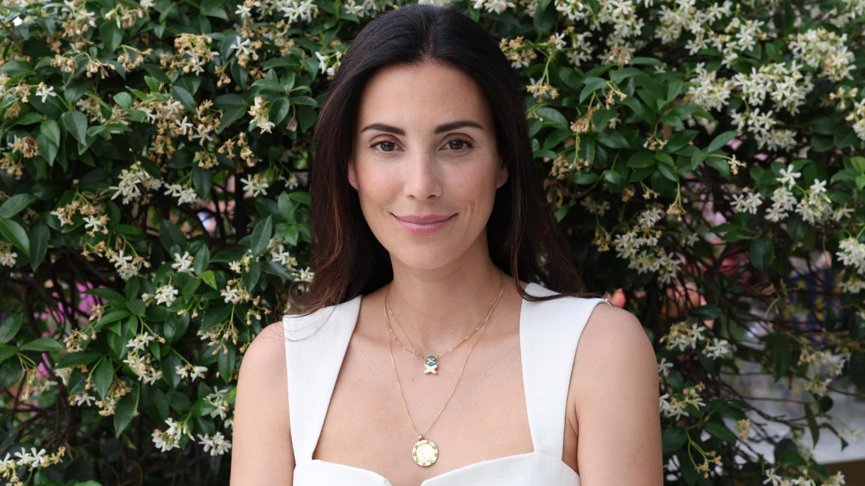 Sassa de Osma es la inspiración para lucir un look veraniego con deportivas blancas