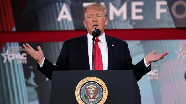 El presidente Trump hablando en la Conferencia de Acción Política Conservadora en 2018.  Foto: Gage Skidmore.