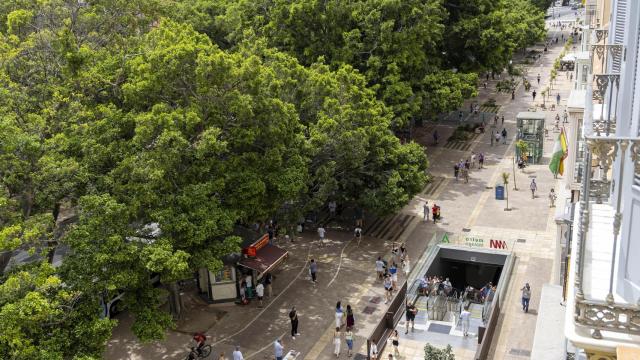 Vista cenital de la Alameda Principal de Málaga y la boca de acceso a la estación Atarazanas del Metro.