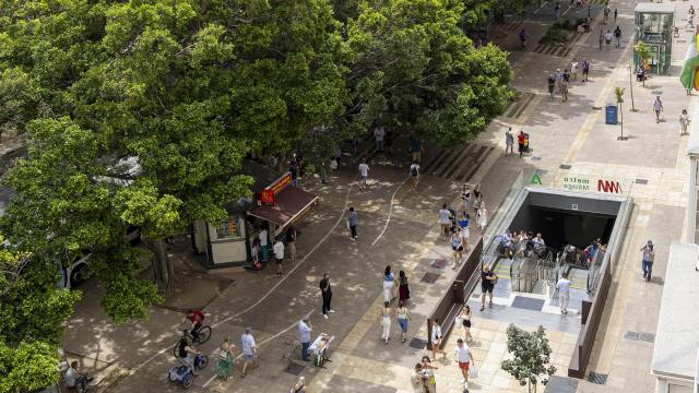 Vista cenital de la Alameda Principal de Málaga y la boca de acceso a la estación Atarazanas del Metro.