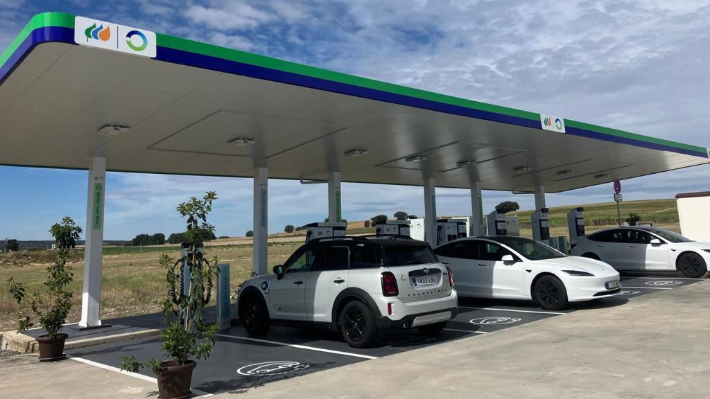 Estación de recarga de coche eléctrico de Iberdrola | BP Pulse en Segovia.
