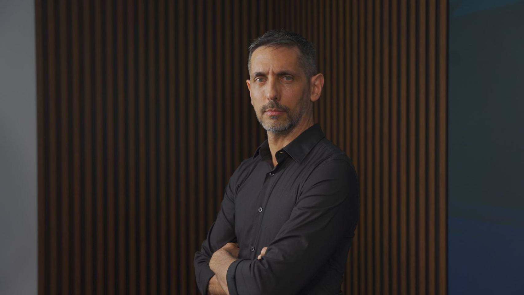 Eduardo López Collazo se graduó en Física Nuclear y obtuvo un doctorado en Farmacia.