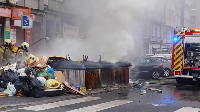Incendio de basura en la calle Marqués de Figueroa