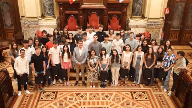 Inés Rey junto al alumnado de las Becas USA