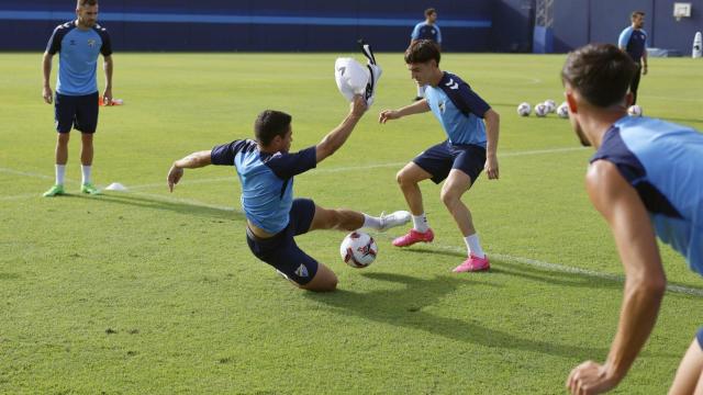Los jugadores del Málaga CF durante un entrenamiento en la pretemporada 2024-2025.