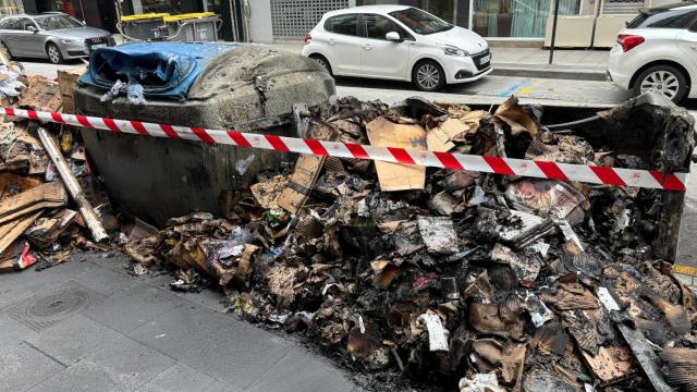 Contenedores quemados en Federico Tapia