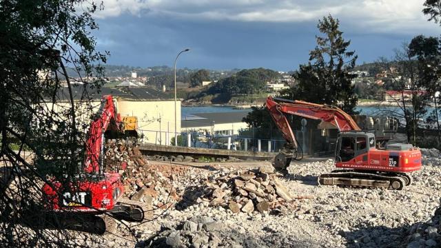 Demolición do esqueleto das Xubias por Demoliciones Javier Ares
