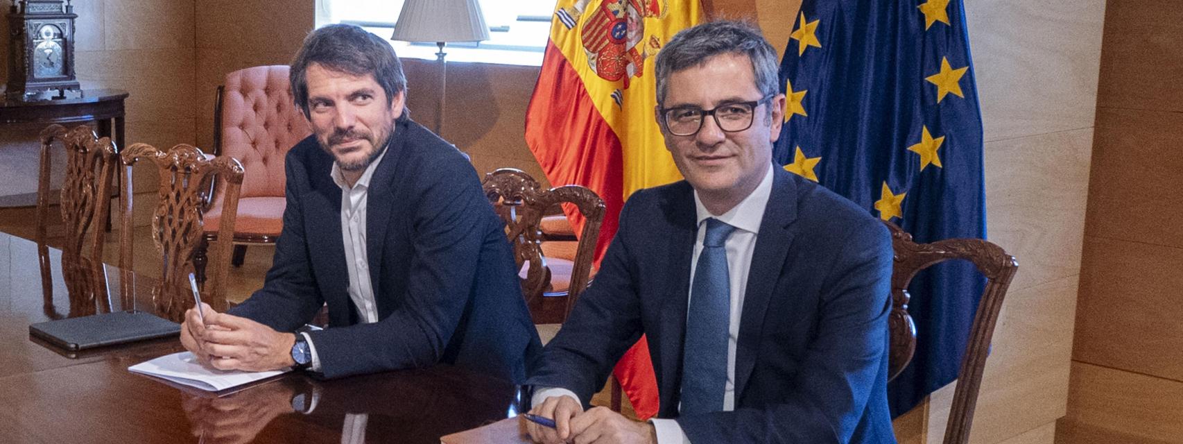 El ministro de Cultura, Ernest Urtasun, y el ministro de la Presidencia, Justicia y Relaciones con las Cortes, Félix Bolaños.