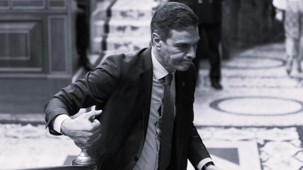 El presidente del Gobierno, Pedro Sánchez, saliendo de la bancada del Gobierno en el Congreso de los Diputados, en una imagen de archivo.