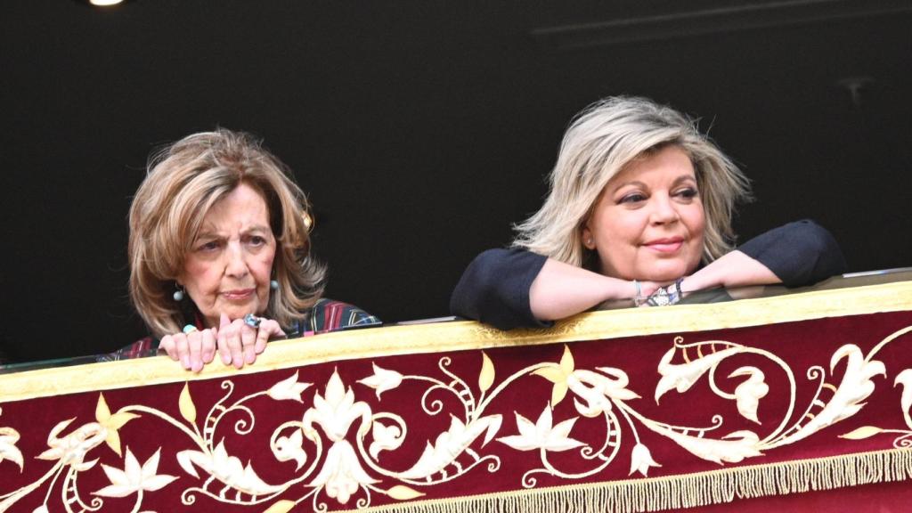 Terelu Campos y María Teresa durante la Semana Santa de Málaga de 2022.