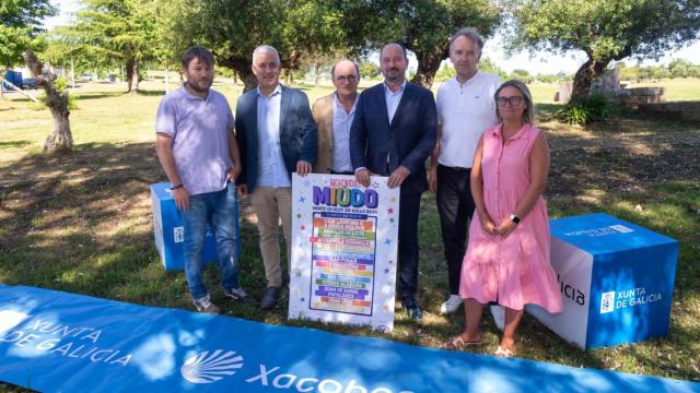 Presentación de los horarios del Festival Revenidas Miúdo.