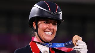 Charlotte Dujardin, con su medalla de bronce en Tokio 2020
