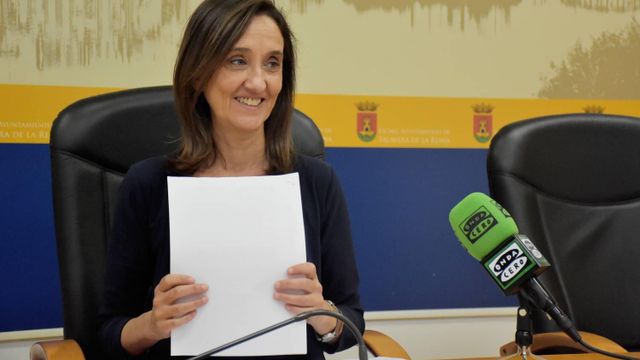 Flora Bellón, viceportavoz municipal del PSOE, en rueda de prensa.