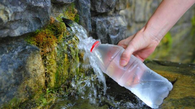 Botella de agua.