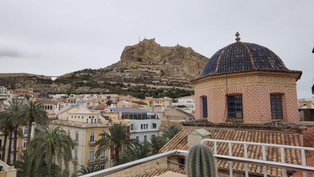 Una vista del casco antiguo de la ciudad de Alicante, área con muchas viviendas turísticas.
