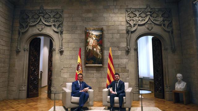 Pedro Sánchez y Pere Aragonès,  en el Palau de la Generalitat de Cataluña.