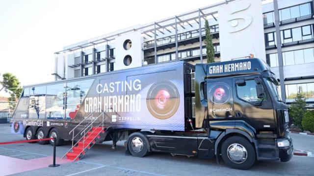 Un tráiler con confesionario incluido acoge el cásting de Gran Hermano en A Coruña.