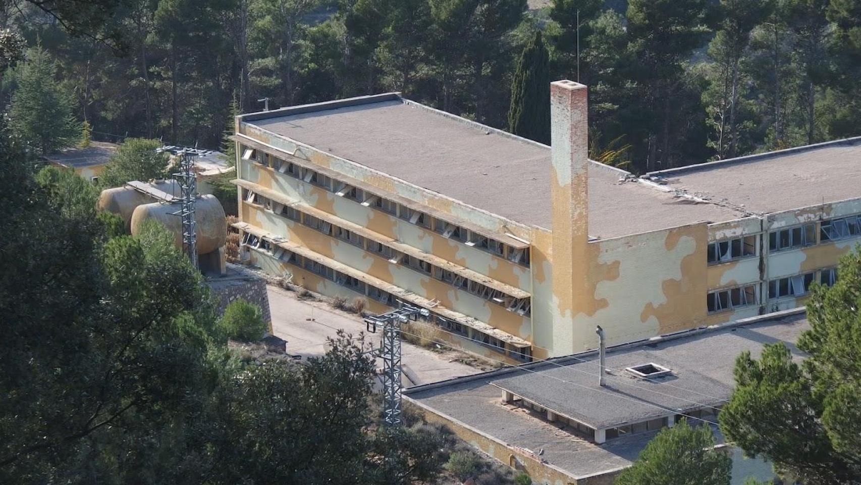 La antigua base militar en la cima de la sierra alicantina de Aitana.