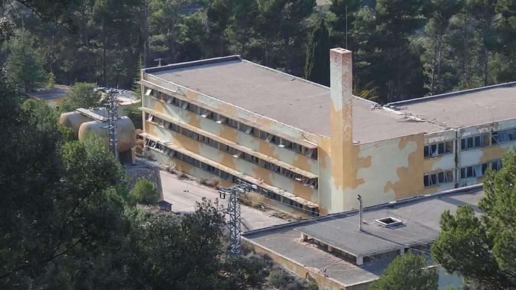 La antigua base militar en la cima de la sierra alicantina de Aitana.