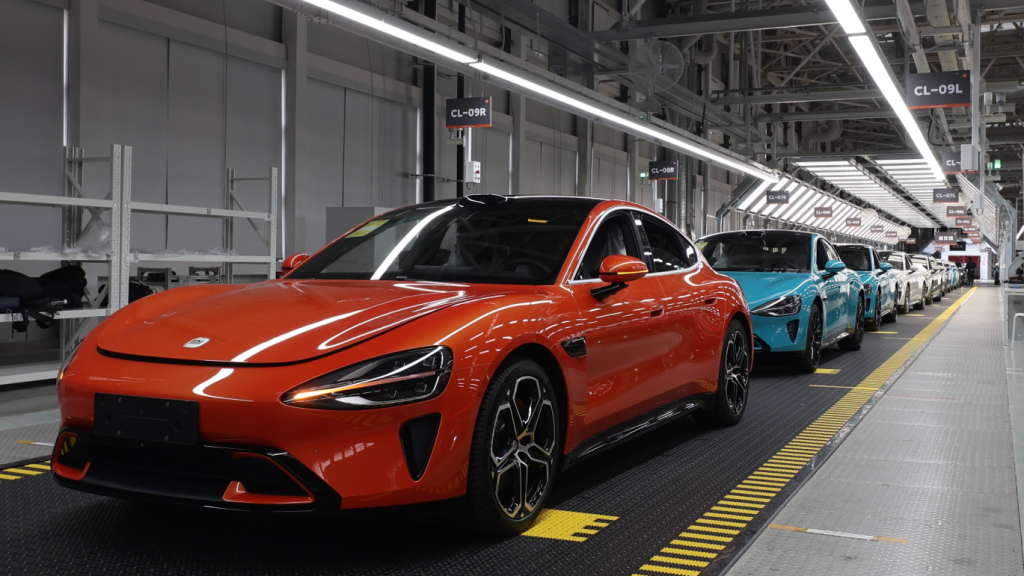 Coches Xiaomi SU7 en proceso de finalización de fabricación