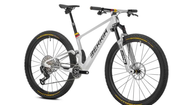 Edición especial de la Mako BR XX-SL de Berria.