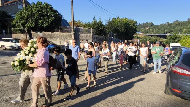 Ofrenda floral en Santiago por las víctimas del accidente de Angrois.