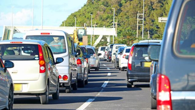 Atasco de vehículos, en una imagen de ShutterStock.