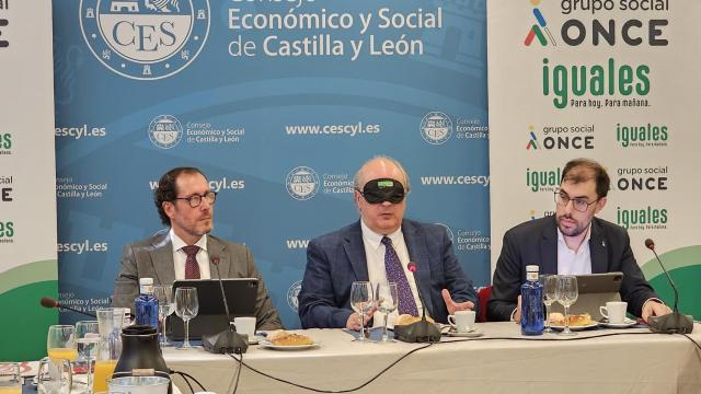 Presentación del Informe Valor Compartido 2023 del Grupo Social ONCE en un 'Desayuno a Ciegas' en el CES, este viernes