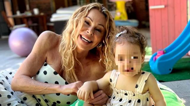 La actriz Ana García Obregón junto a su nieta, Ana Sandra, en una imagen de sus redes sociales.