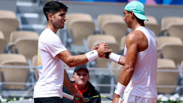 Carlos Alcaraz y Rafa Nadal entrenan en París