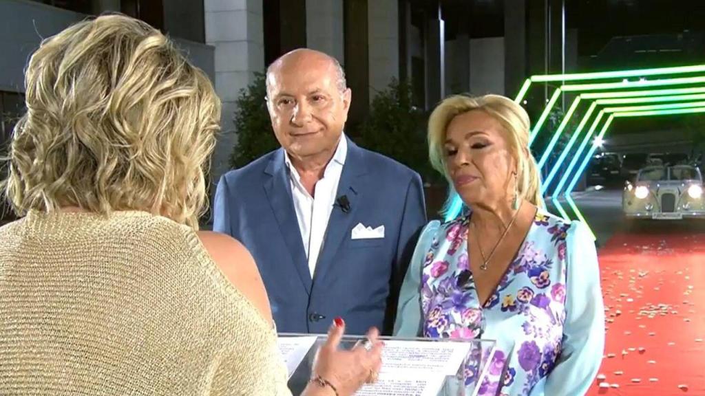 Terelu Campos oficiando la renovación de votos de Carmen Borrego y José Carlos Bernal.