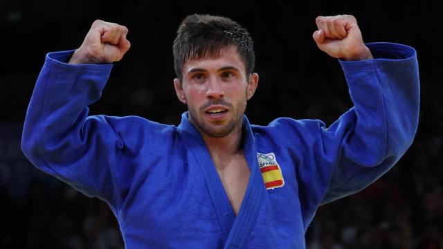 Fran Garrigós celebra su victoria que le dio la medalla de bronce.