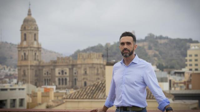 Rafael Urquiza, con la Catedral de Málaga al fondo.