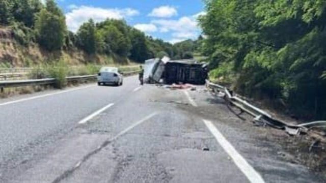 Heridas dos personas en Lugo tras salirse de la vía la autocaravana en la viajaban por la A-6