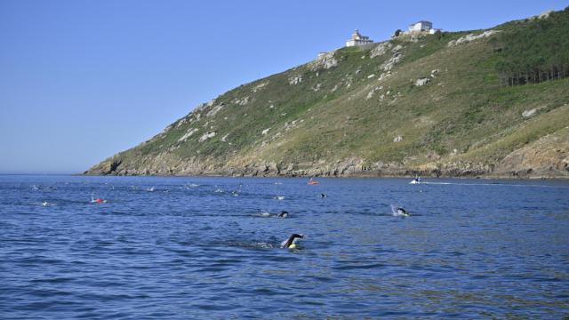 El faro de Finisterre (A Coruña) se convierte en el escenario de la tercera edición de Travesía Costa