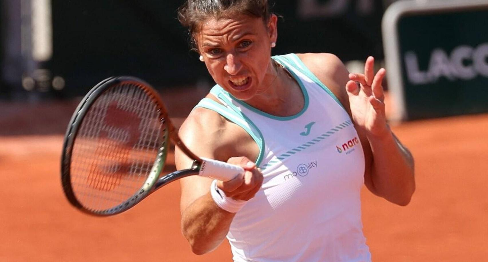 Sara Sorribes, compitiendo en Roland Garros