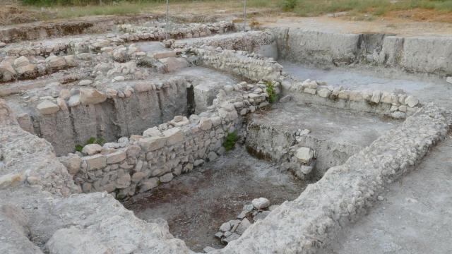 Varias estructuras documentadas en yacimiento.
