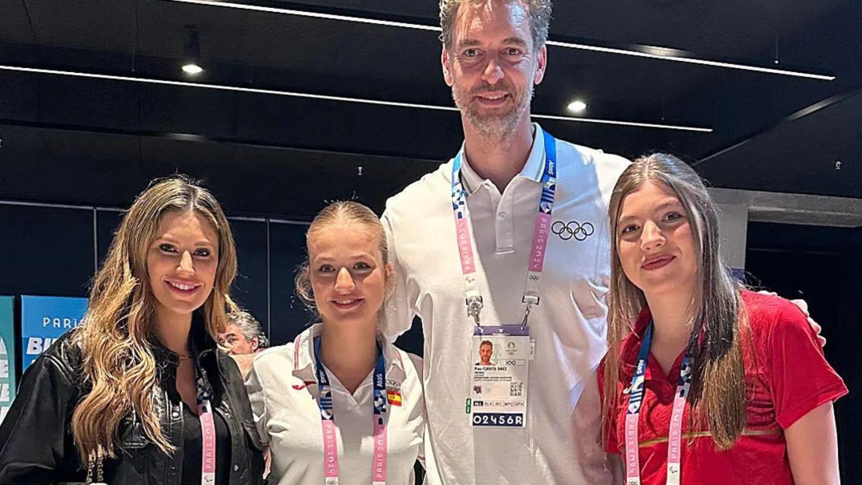 Las hijas de los Reyes, con Pau Gasol y su mujer.
