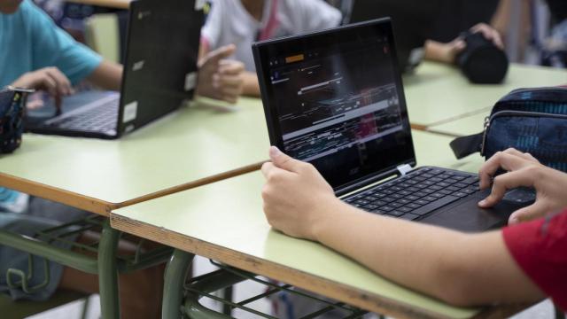 Niños con portátiles en el colegio. Jorge Gil / Europa Press