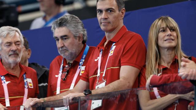 Pedro Sánchez y su mujer, Begoña Gómez, en un partido de Waterpolo en París.