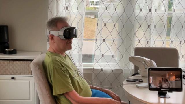 Mark, paciente de ELA, usando las Vision Pro sin los gestos de las manos.