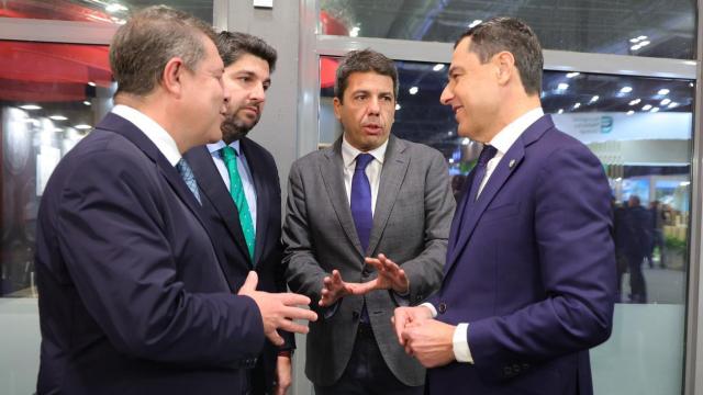 Carlos Mazón, en el Centro, junto a Emiliano García Page, López Miras y Juanma Moreno. EE