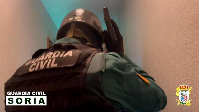 Miembro de la Guardia Civil durante la operación