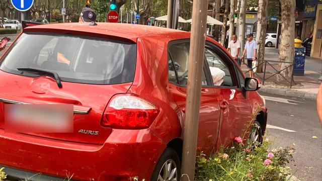 Imágenes del vehículo accidentado en el Paseo de Zorrilla.