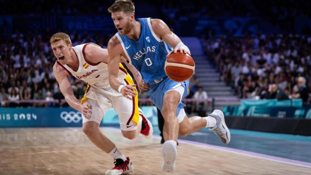 Alberto Díaz durante el España vs. Grecia de París 2024