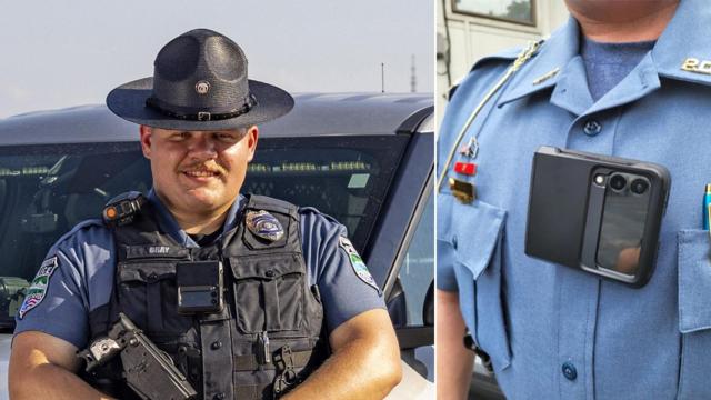 Oficial usando el Z Flip de Samsung como 'bodycam'.