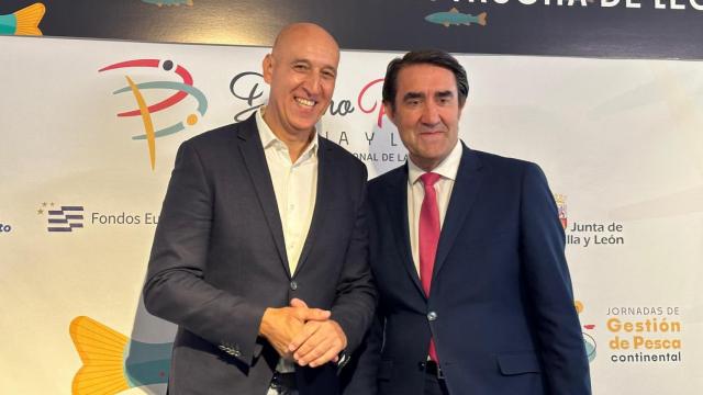 El consejero de Medio Ambiente, Vivienda y Ordenación del Territorio, Juan Carlos Suárez-Quiñones, y el alcalde de León, José Antonio Diez, presentan la Semana Internacional de la Trucha