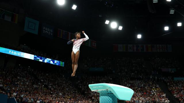 Simone Biles durante su competición en los Juegos de París.